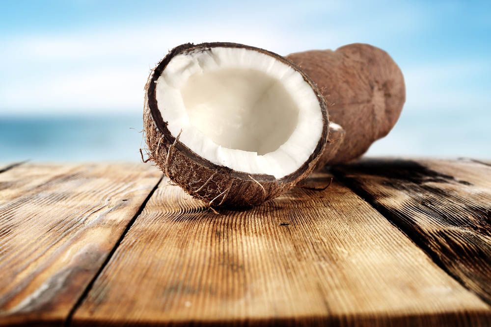Simple coconut oil – complex protection of hair that needs reinforcement