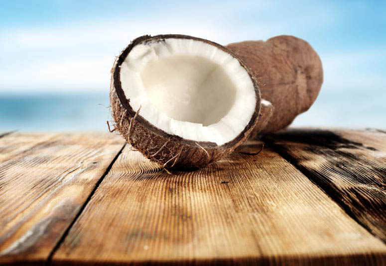 Simple coconut oil – complex protection of hair that needs reinforcement